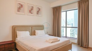 Apartamento premium, 1 quarto, vista para a marina | Cortinas blackout, ferros/tábuas de passar roupa, Wi-Fi de cortesia