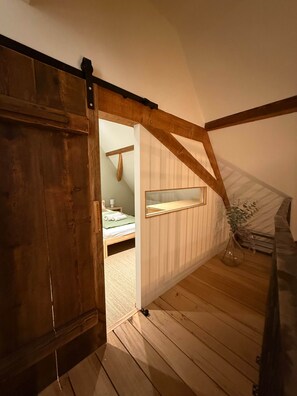 Schreibtisch, Bügeleisen/Bügelbrett, Reisekinderbett, kostenloses WLAN