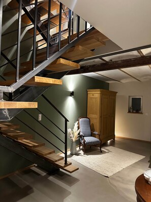 المنشأة من الداخل