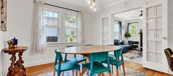 Pet Friendly Cute Cottage - Walk to PC/Downtown