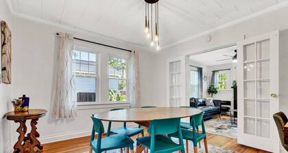 Pet Friendly Cute Cottage - Walk to PC/Downtown