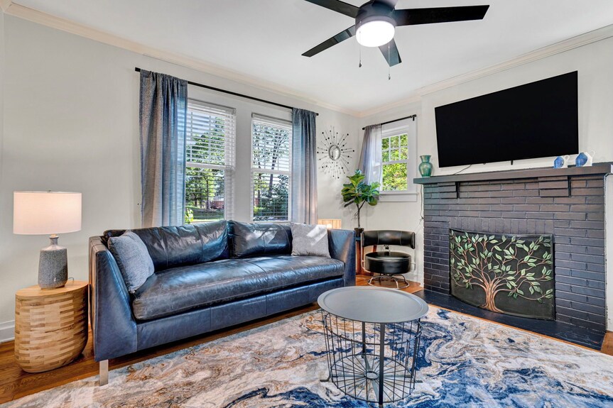 Pet Friendly Cute Cottage - Walk To Pc/downtown - South Carolina