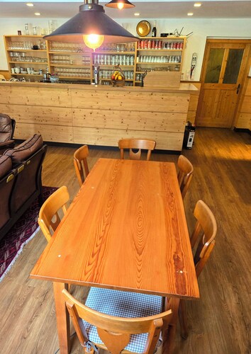 Cozy Mountain Chalet in Austrian Alps for Skiing & Events, ~1h to Vienna&Airport