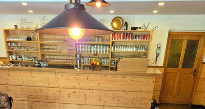 Cozy Mountain Chalet in Austrian Alps for Skiing & Events, ~1h to Vienna&Airport