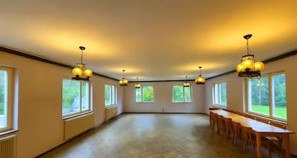 Cozy Mountain Chalet in Austrian Alps for Skiing & Events, ~1h to Vienna&Airport