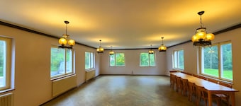 Cozy Mountain Chalet in Austrian Alps for Skiing & Events, ~1h to Vienna&Airport