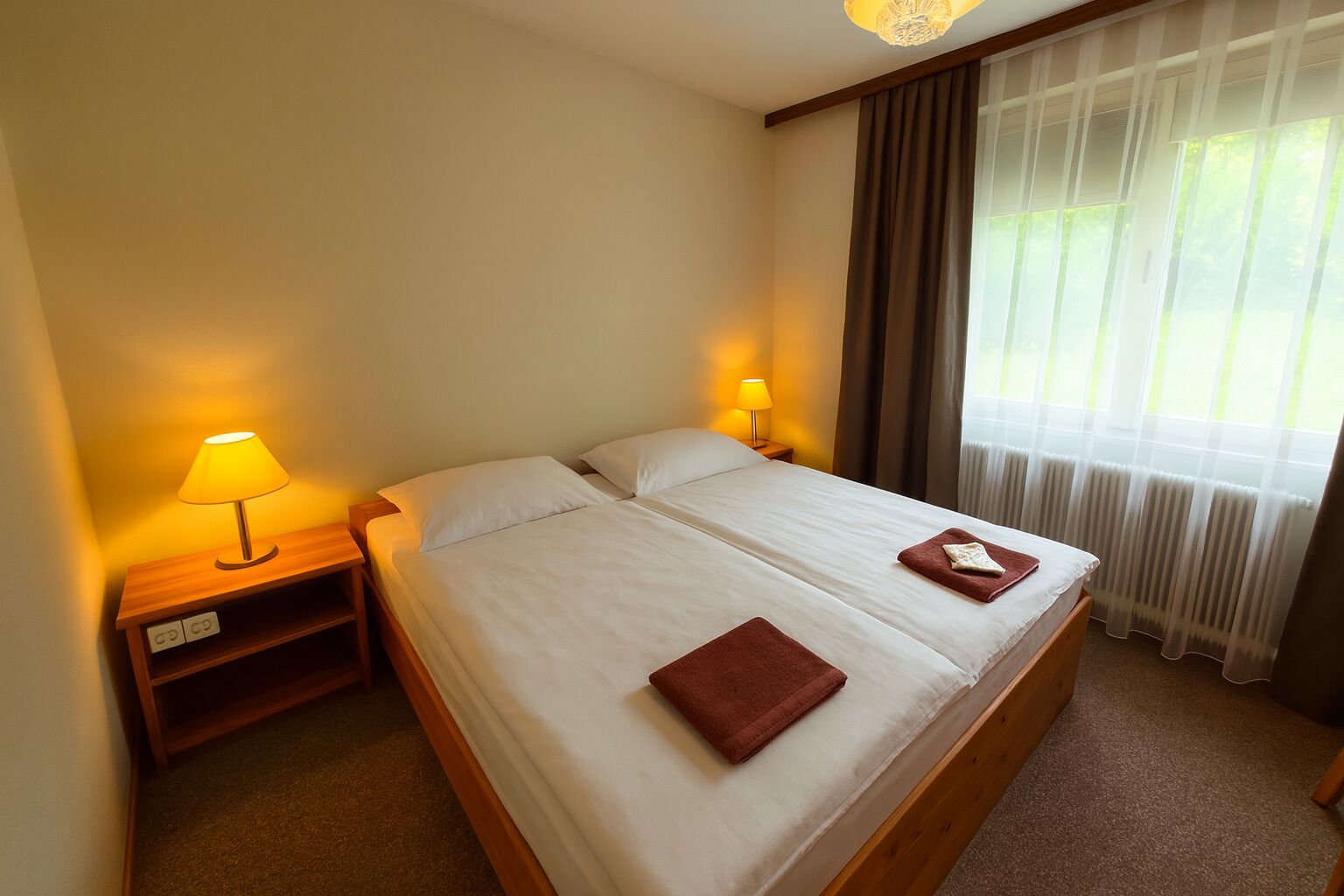 10 dormitoris, caixa forta a l'habitació i escriptori 