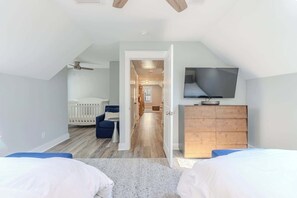 6 Schlafzimmer, Schreibtisch, Bügeleisen/Bügelbrett, WLAN