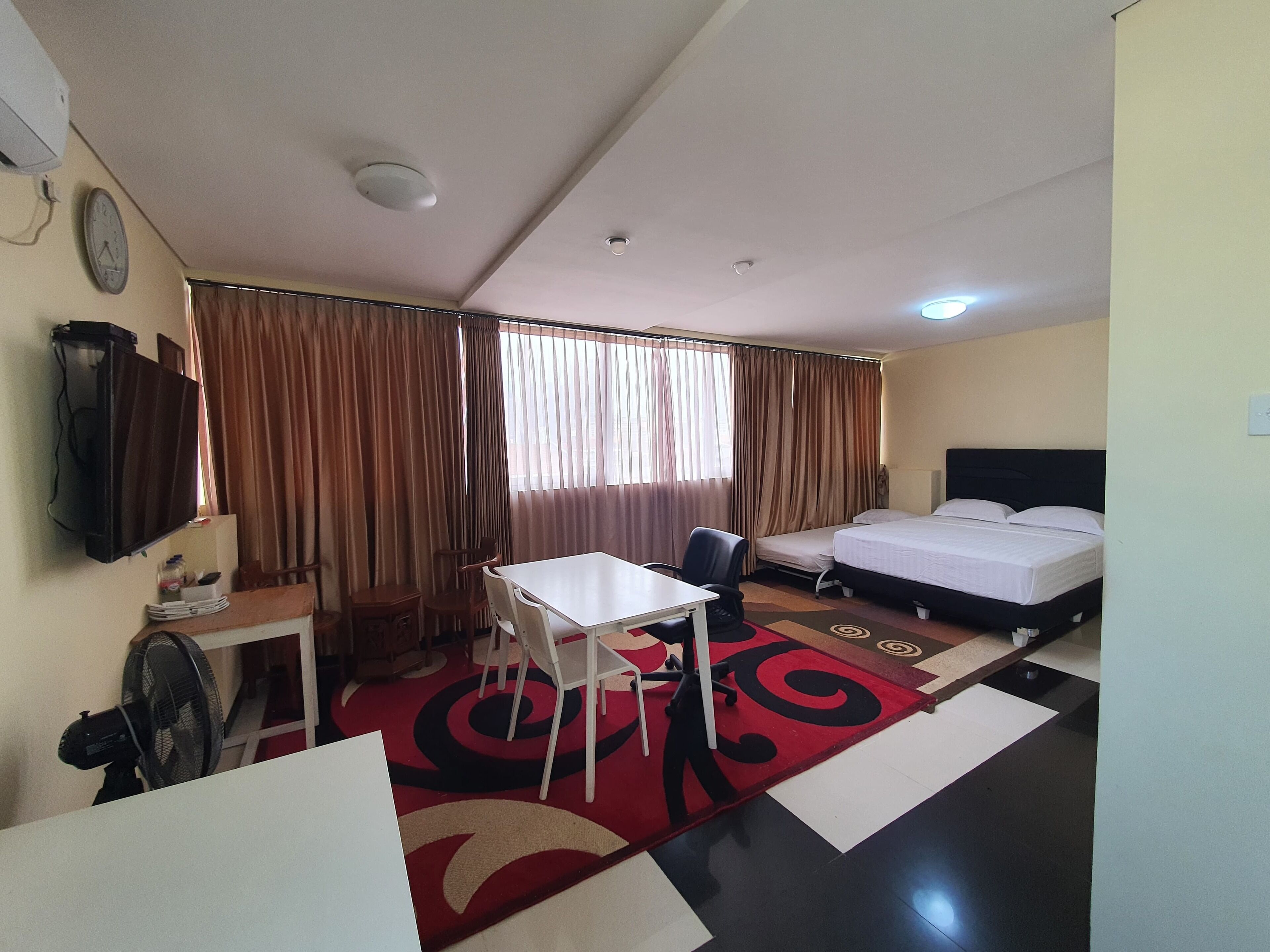 Family Room, City View