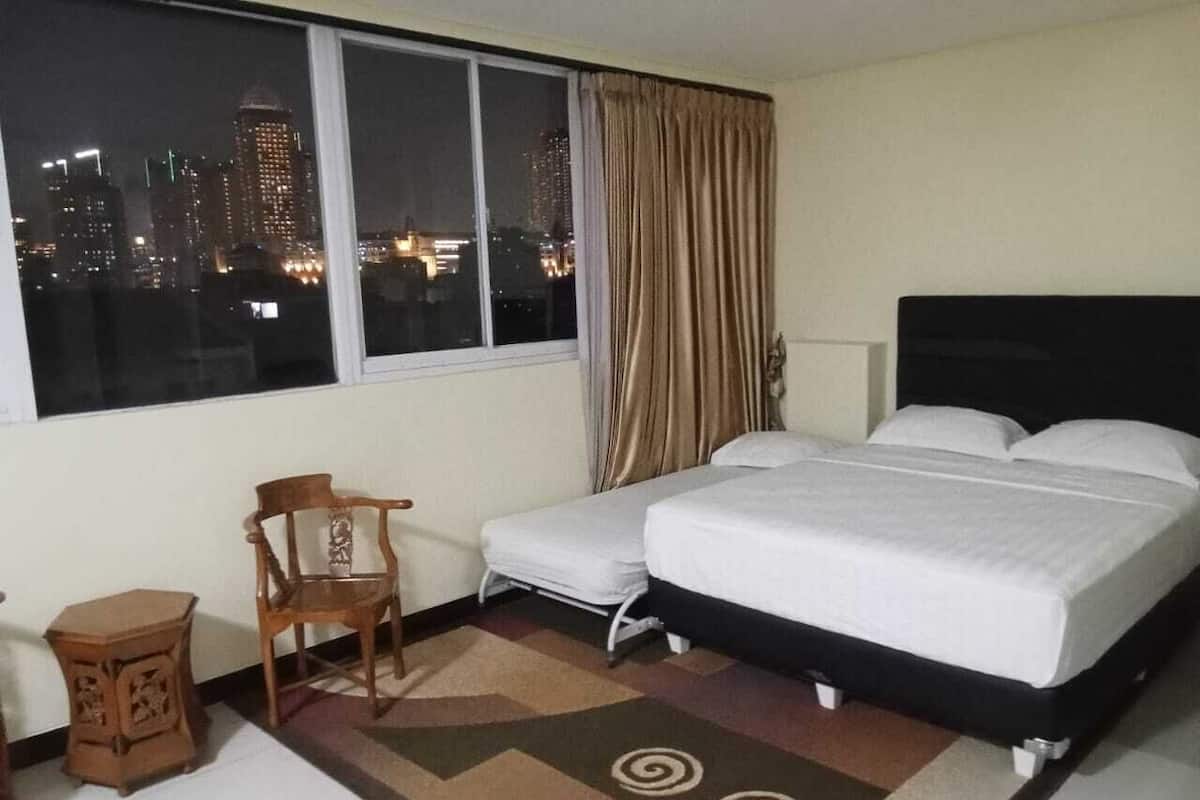 Family Room, City View | Desk, laptop workspace, soundproofing, free WiFi