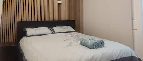 1 bedroom, desk, iron/ironing board, free WiFi