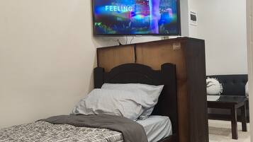 1 bedroom, desk, iron/ironing board, free WiFi