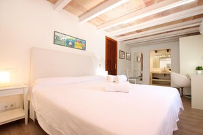 Iron/ironing board, bed sheets