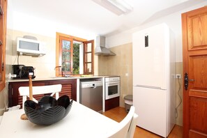 Kjøleskap, mikrobølgeovn, ovn og oppvaskmaskin