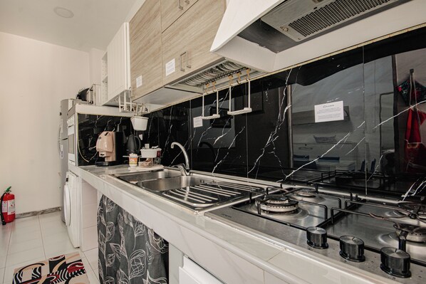 Apartment, City View | Private kitchen