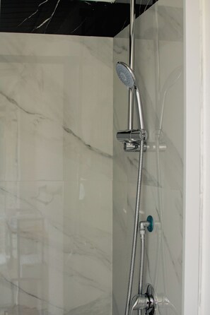 Apartment, City View | Bathroom shower - MAESTOSA CASA IN NAPOLI CENTRO (Naples)