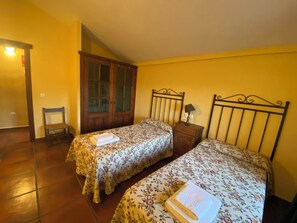 4 bedrooms, Internet, bed sheets