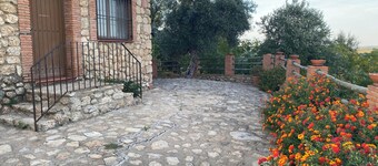 Detached 4 bedroom villa with private pool