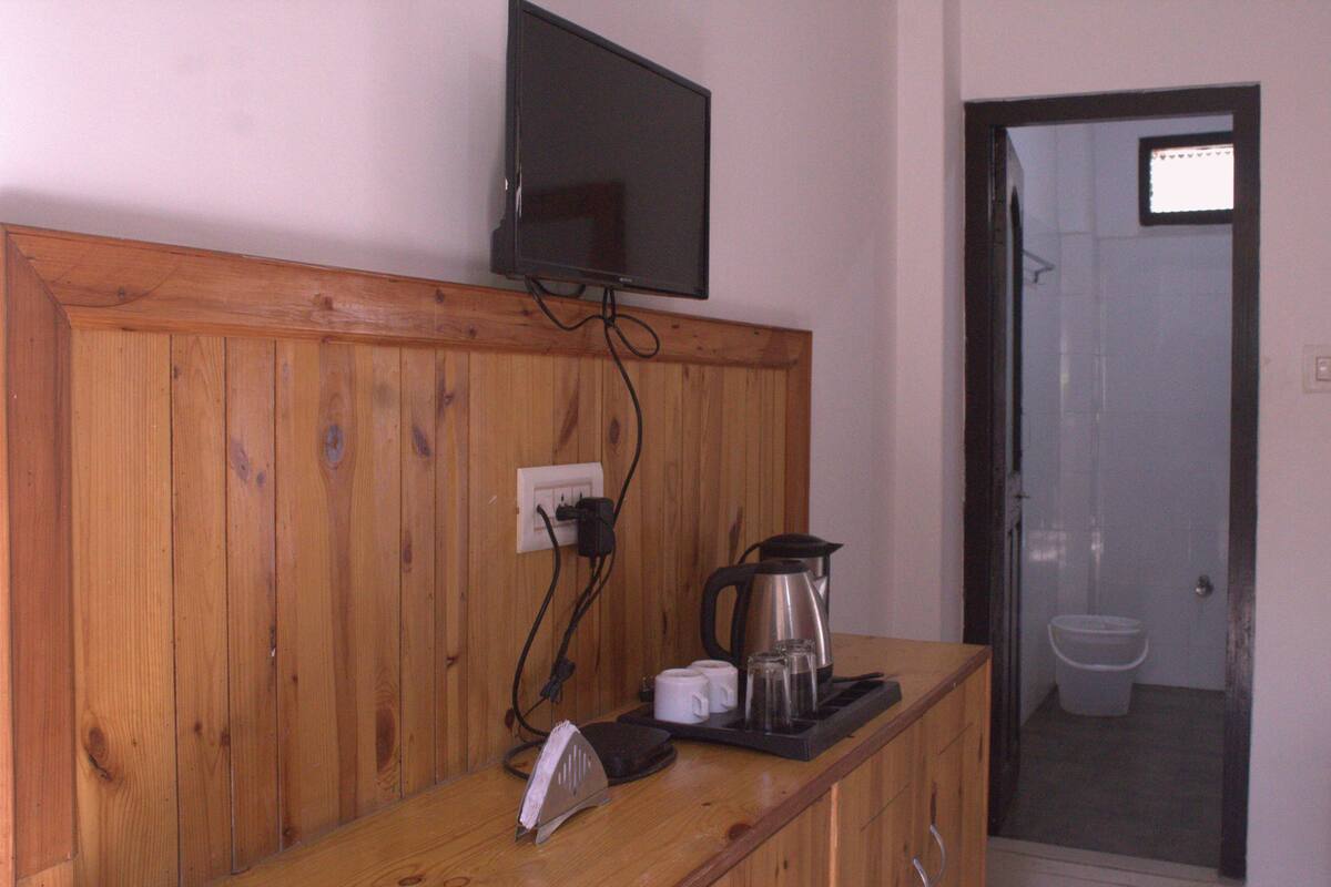 Superior Double or Twin Room, Balcony | Desk, laptop workspace, blackout drapes, free WiFi