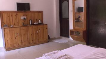 Superior Double or Twin Room, Balcony | Desk, laptop workspace, blackout drapes, free WiFi