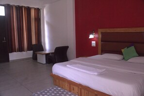 Superior Double or Twin Room, Balcony | Desk, laptop workspace, blackout drapes, free WiFi