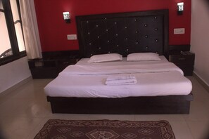 Executive Double Room, Balcony, Mountain View | Desk, laptop workspace, blackout drapes, free WiFi