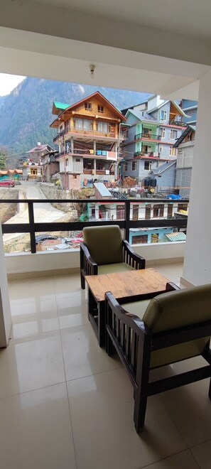 Executive Double Room, Balcony, Mountain View | Balcony