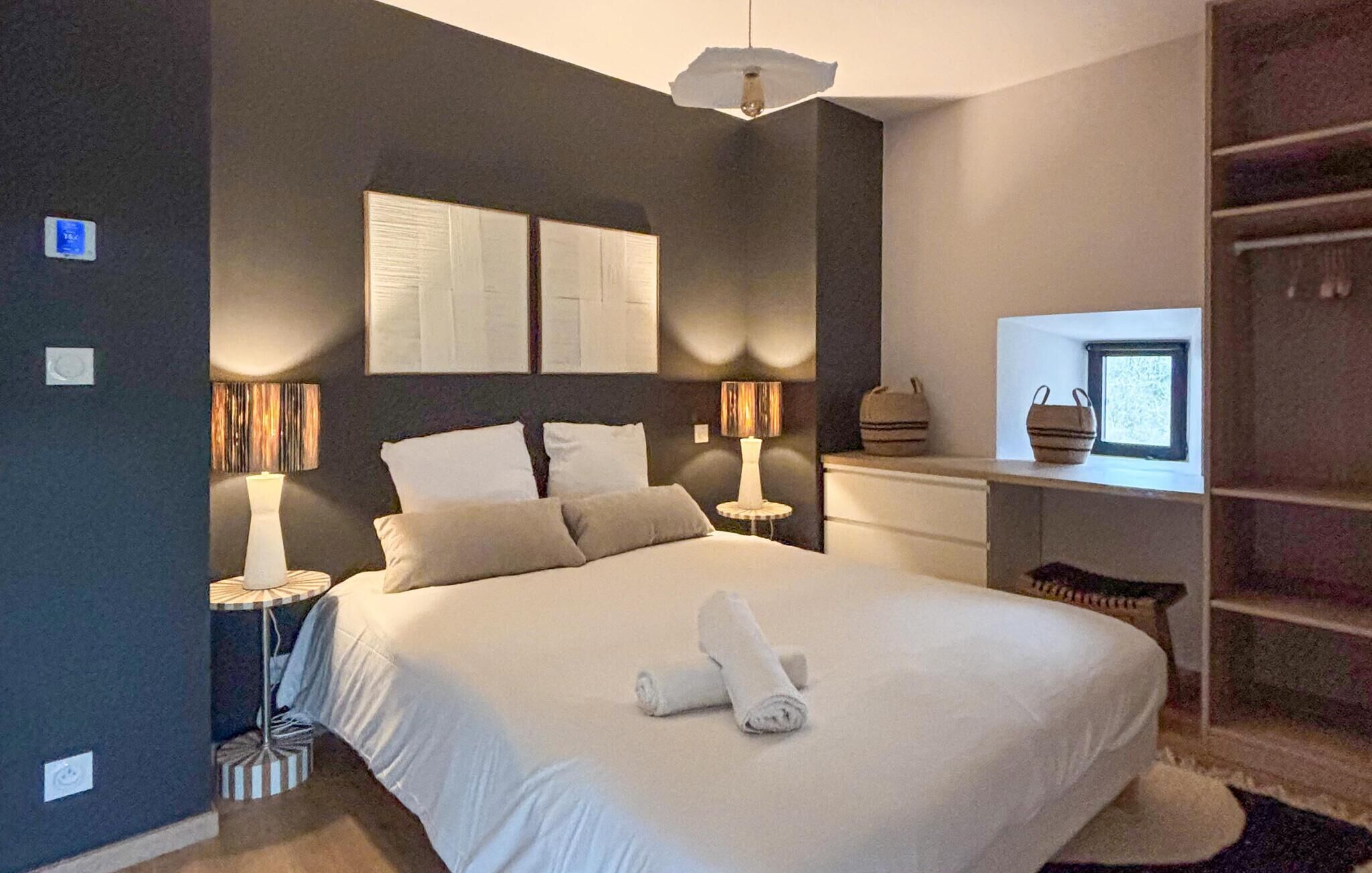 6 soverom, strykejern/-brett, reiseseng for barn og wi-fi (inkludert)