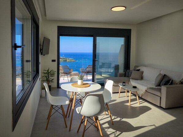 Dining - Sea View apt 10 min walk from the beach by Hospi 2 (Agia Pelagia)