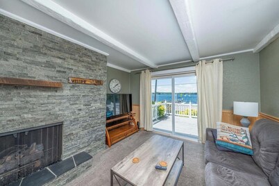 Charming 2-bedroom house on Chippewa Lake with Lake Access