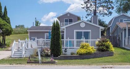 Charming 2-bedroom house on Chippewa Lake with Lake Access