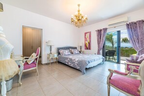 4 habitaciones, cunas y ropa de cama 