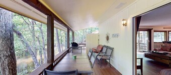 Lakeside Bliss: golf, lake, pier, pets allowed