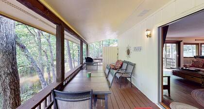 Lakeside Bliss: golf, lake, pier, pets allowed