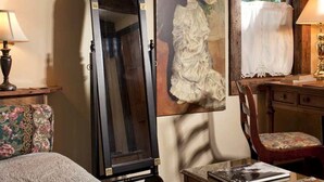 Unclassified image, 5 of 6, button - Parisian-Style Romantic Vacation Rental in Mad River Valley of Vermont (Warren)