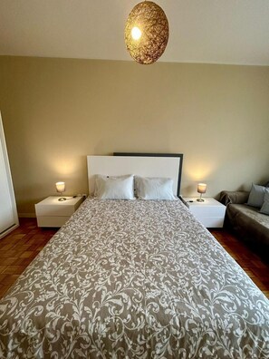 WiFi, bed sheets
