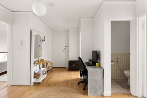 2 bedrooms, desk, iron/ironing board, WiFi