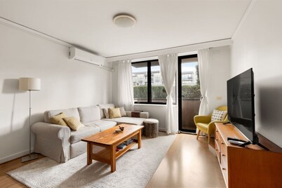 Free parking - spacious apartment near 48 tram