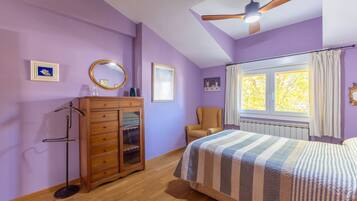 3 makuuhuonetta, silitysrauta/-lauta, Wi-Fi, vuodevaatteet