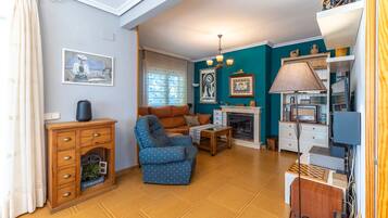 TV, fireplace