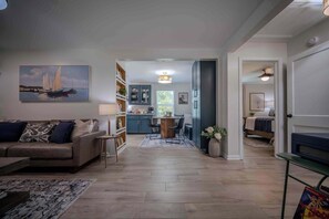 Televisión, libros, oficina