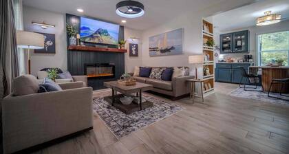 Walk to Downtown & Lake Acworth~Cozy Home w/Patio