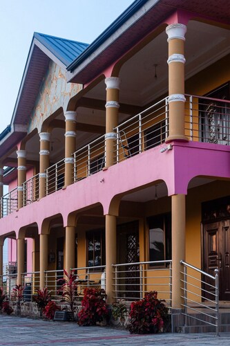 Spacious 6-bedroom villa in enchanting Prampram with fitness room, AC