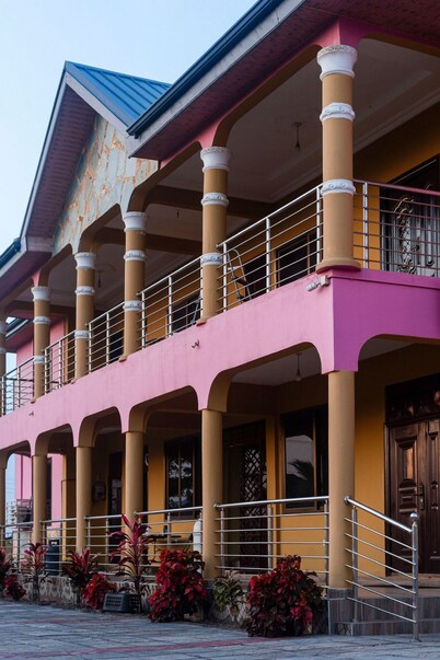 Spacious 6-bedroom villa in enchanting Prampram with fitness room, AC