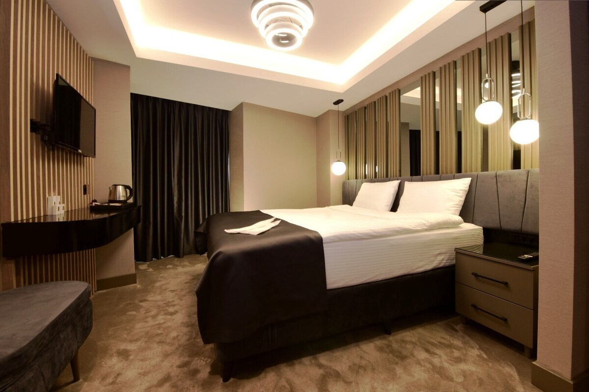 Deluxe Double Room, City View | WiFi (free)
