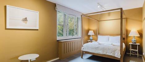 1 habitación, acceso a internet y ropa de cama