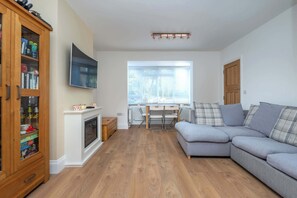 Unclassified image, 4 of 28, button