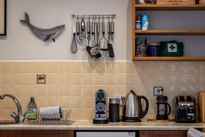 Refrigerador, microondas, horno, lavavajillas