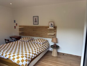 4 bedrooms, iron/ironing board, free WiFi, bed sheets - DUINGT, Spacieuse Villa, jardin arboré , calme,8 pers (Duingt)