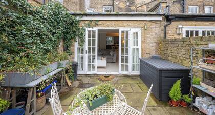 Cosy city retreat in Belgravia. Pet-Friendly!